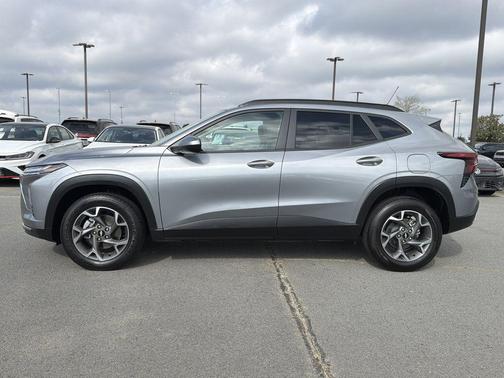 Sterling Gray Metallic 2025 Chevrolet Trax LT