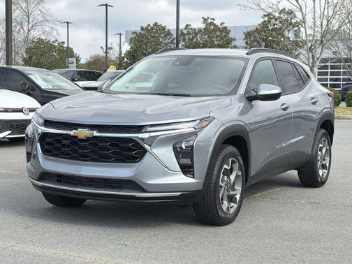 Sterling Gray Metallic 2025 Chevrolet Trax LT