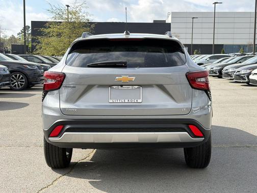 Sterling Gray Metallic 2025 Chevrolet Trax LT
