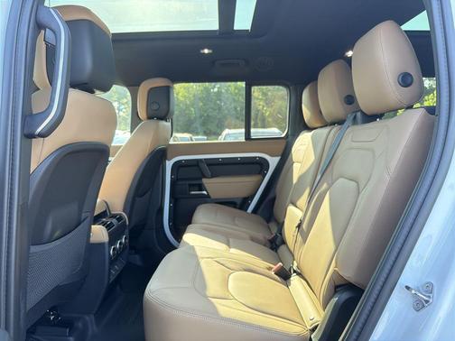 Fuji White 2026 Land Rover Defender P400 X-Dynamic SE