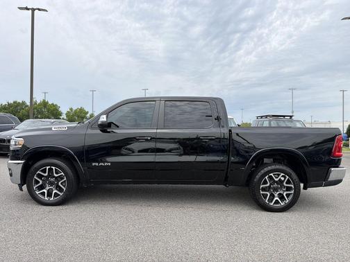 Diamond Black Crystal Pearlcoat 2025 RAM 1500 Laramie