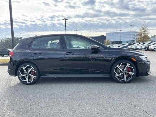2026 Volkswagen Golf GTI 2.0T SE DSG