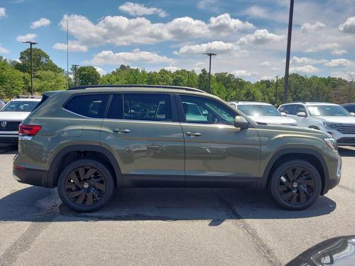 avocado green pearl 2026 Volkswagen Atlas 2.0T SE w/Technology