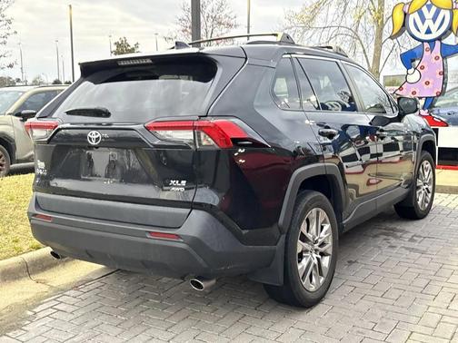 2022 Toyota RAV4 XLE Premium