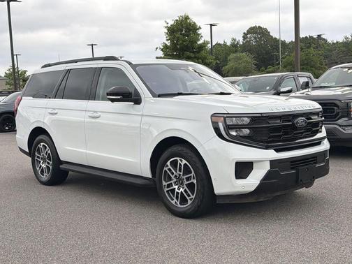 Oxford White 2025 Ford Expedition Active