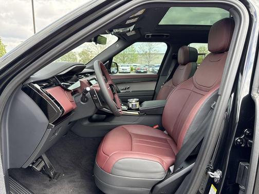 2025 Land Rover Range Rover Sport SE