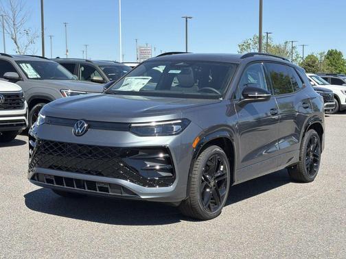Platinum 2026 Volkswagen Tiguan 2.0T SE R-Line Black