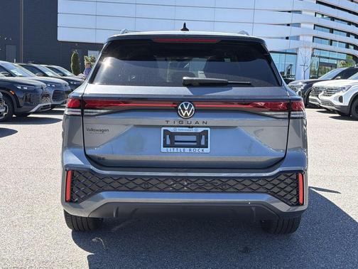 Platinum 2026 Volkswagen Tiguan 2.0T SE R-Line Black