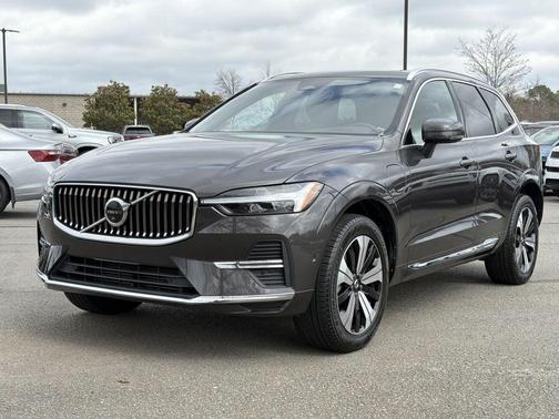 2023 Volvo XC60 Recharge Plug-In Hybrid T8 Plus Bright Theme