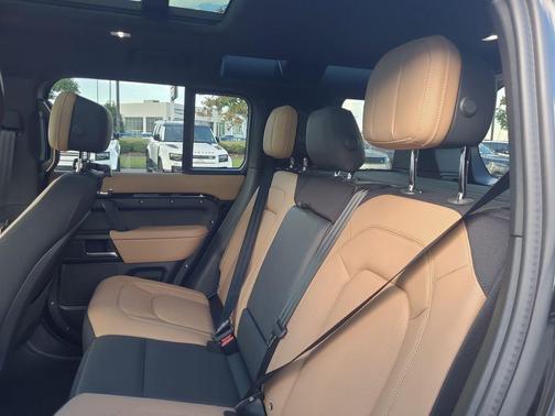 2026 Land Rover Defender 110 V8