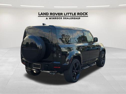 2026 Land Rover Defender 110 V8