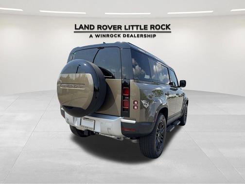 2025 Land Rover Defender 110 P300