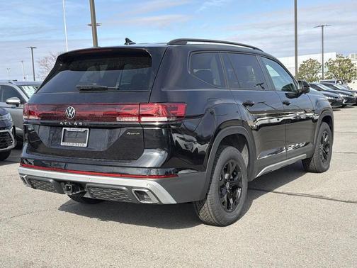 Deep Black Pearl 2026 Volkswagen Atlas Peak Edition