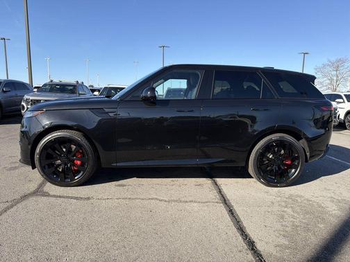 2026 Land Rover Range Rover Sport SE