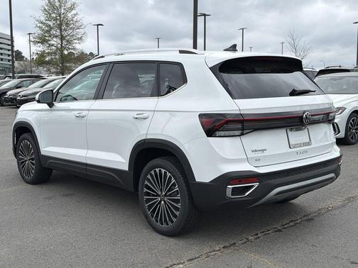 Pure White 2026 Volkswagen Taos SE