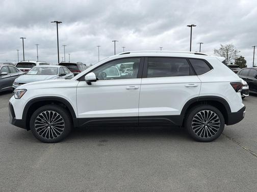Pure White 2026 Volkswagen Taos SE