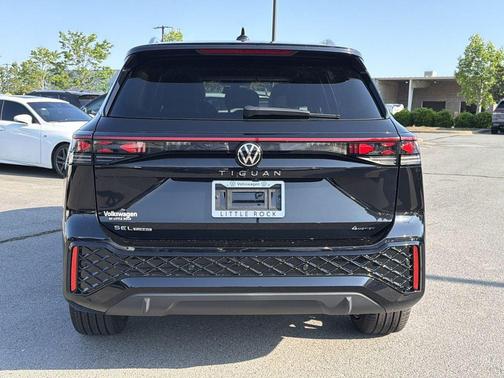 deep black pearl 2026 Volkswagen Tiguan 2.0T SEL R-Line 4MOTION