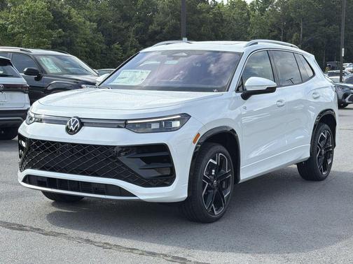 White Pearl 2026 Volkswagen Tiguan 2.0T SEL R-Line 4MOTION