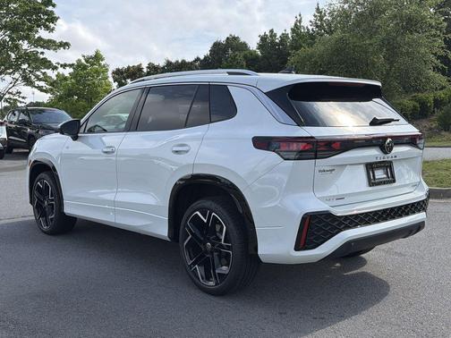 White Pearl 2026 Volkswagen Tiguan 2.0T SEL R-Line 4MOTION