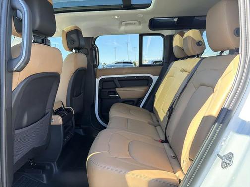 2025 Land Rover Defender 110 P300