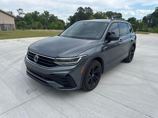 Platinum Gray Metallic 2023 Volkswagen Tiguan 2.0T SE R-Line Black