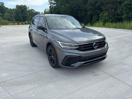 Platinum Gray Metallic 2023 Volkswagen Tiguan 2.0T SE R-Line Black