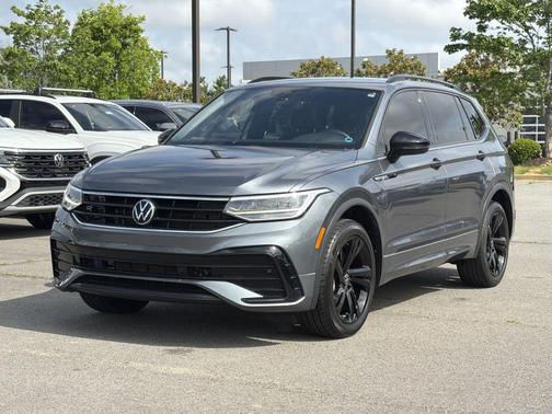 Platinum Gray Metallic 2023 Volkswagen Tiguan 2.0T SE R-Line Black
