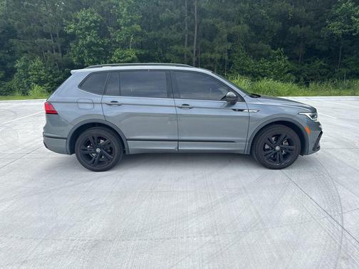 Platinum Gray Metallic 2023 Volkswagen Tiguan 2.0T SE R-Line Black