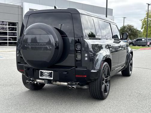 2025 Land Rover Defender 110 V8