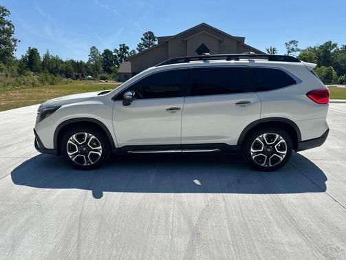 Crystal White Pearl 2023 Subaru Ascent Touring 7-Passenger