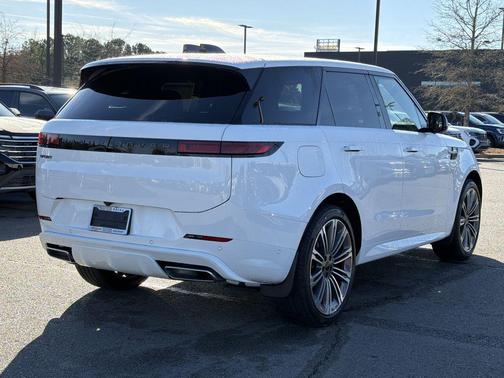 2026 Land Rover Range Rover Sport SE