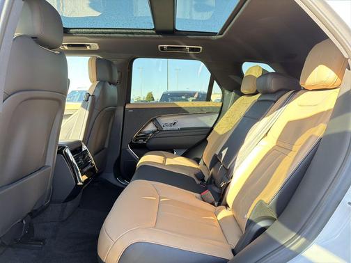 2026 Land Rover Range Rover Sport SE