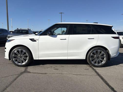 2026 Land Rover Range Rover Sport SE