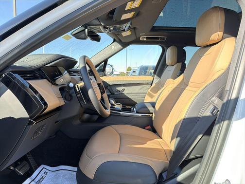 2026 Land Rover Range Rover Sport SE