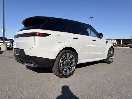 2026 Land Rover Range Rover Sport SE