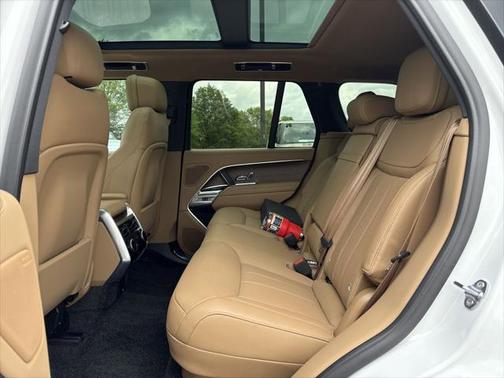 2025 Land Rover Range Rover P530 SE