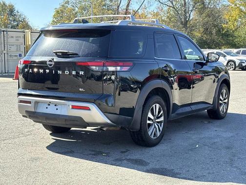 2022 Nissan Pathfinder SL 2WD