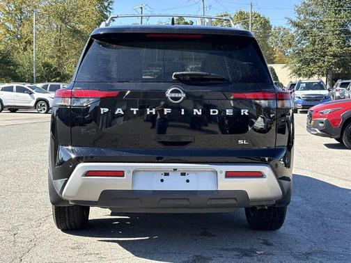 2022 Nissan Pathfinder SL 2WD