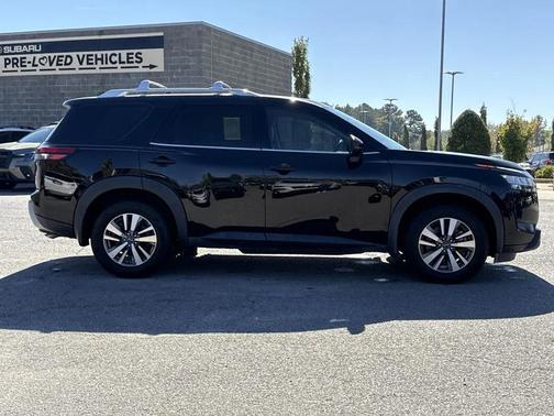 2022 Nissan Pathfinder SL 2WD