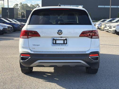 Pure White 2023 Volkswagen Taos 1.5T SE