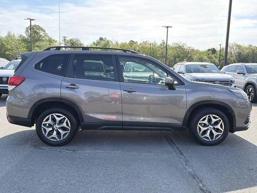 Brilliant Bronze Metallic 2022 Subaru Forester Premium