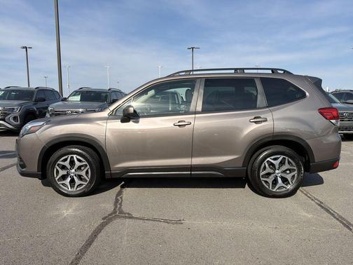 Brilliant Bronze Metallic 2022 Subaru Forester Premium