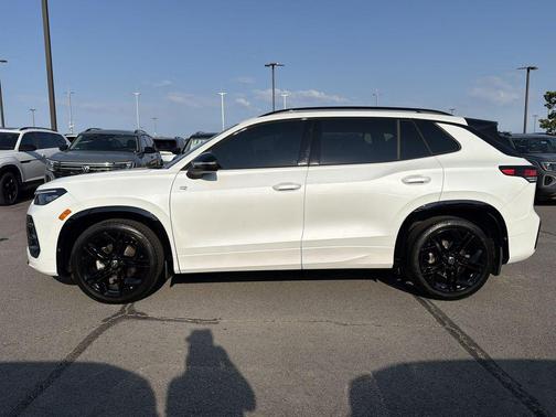 Opal White Pearl 2025 Volkswagen Tiguan 2.0T SE R-Line Black
