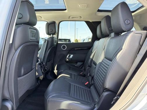 2024 Land Rover Discovery P300 S