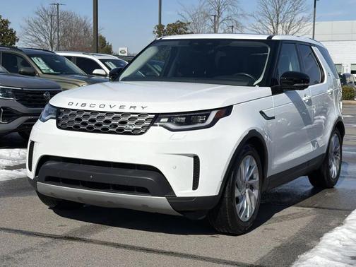 2024 Land Rover Discovery P300 S