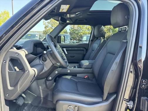 2024 Land Rover Defender 130 P400 Outbound