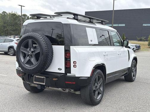 Fuji White 2022 Land Rover Defender 110 X-Dynamic SE