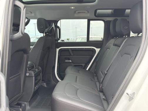 Fuji White 2025 Land Rover Defender 110 P300