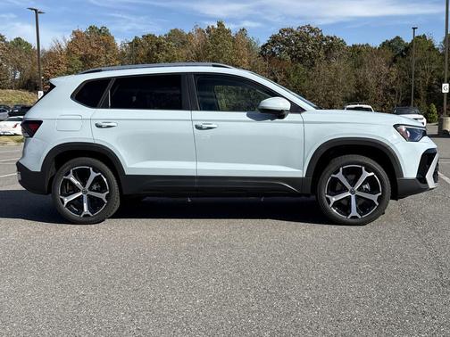 2026 Volkswagen Taos SEL