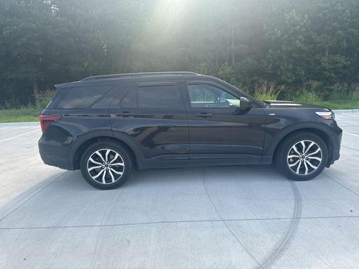 Agate Black Metallic 2024 Ford Explorer ST-Line